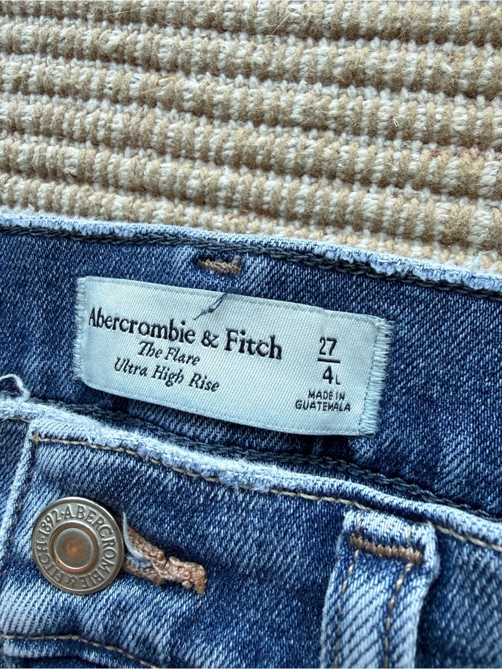 Abercrombie & Fitch Medium Blue High-Rise Flare Jeans SIZE 27 LONG - Picture 2 of 3